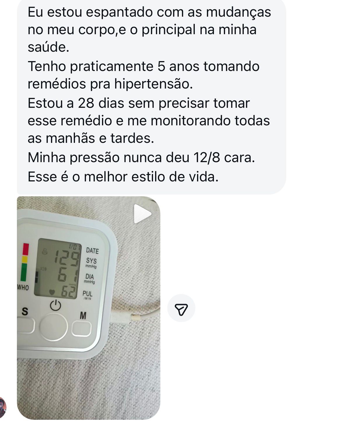 Print do WhatsApp de um aluno relatando 28 dias sem remédio para hipertensão, com foto do medidor de pressão